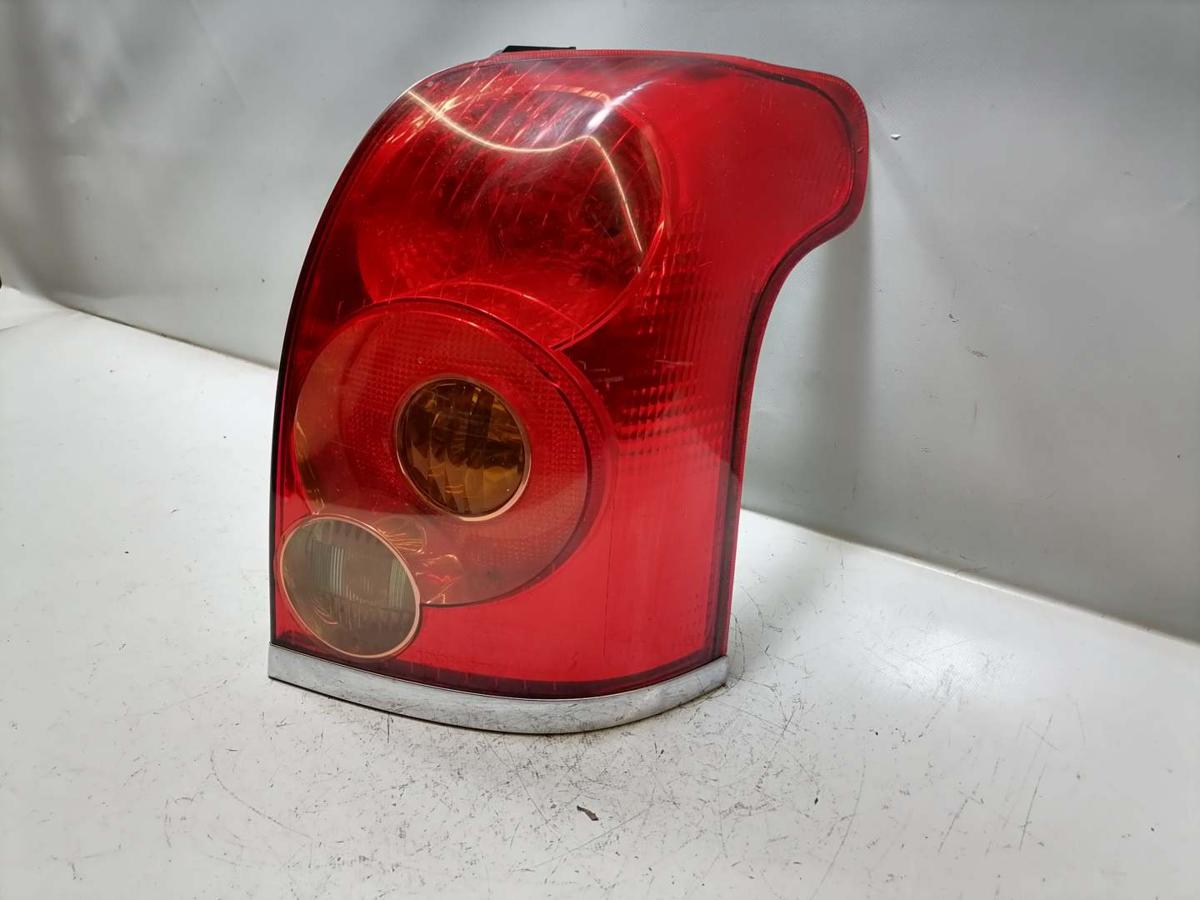 Toyota Avensis T25 original Rücklicht Rückleuchte Schlussleuchte rechts Kombi Bj.2004